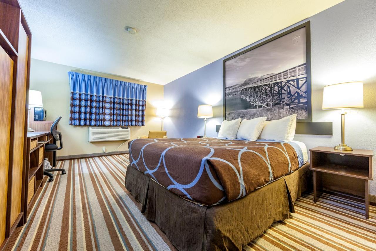 Super 8 By Wyndham Kamloops On The Hill Ξενοδοχείο Εξωτερικό φωτογραφία