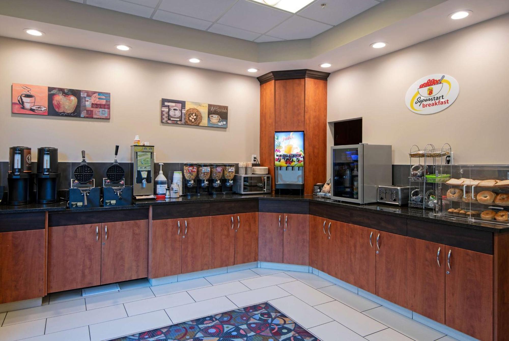 Super 8 By Wyndham Kamloops On The Hill Ξενοδοχείο Εξωτερικό φωτογραφία